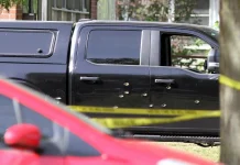 El presunto papel de un ex soldado en el tiroteo en la sinagoga es muy preocupante: ministro de Defensa