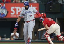 ¿Cómo pudieron los Azulejos aguantar tanto tiempo la carrera por el comodín de la Liga Americana con una ofensiva tan impotente?