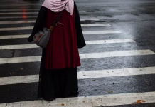 Lleida prohíbe el uso del burka en espacios públicos