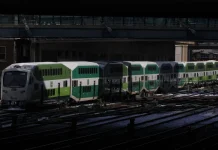 Los trenes en Lakeshore West Line se retrasaron significativamente después de que una persona chocara cerca de Exhibition GO