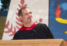 Steve Jobs tras dejar la universidad: “dormía en el suelo y recolectaba botellas por 5 centavos”