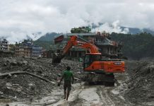El primer ministro de Nepal afirmó que la inundación en la frontera con China “no fue común” y la vinculó al cambio climático