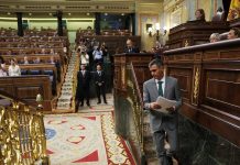 La soledad de Pedro Sánchez en su defensa de Marruecos: ni el PP ni Vox y ni siquiera sus socios se creen que Rabat no estuviera detrás de la crisis de Ceuta