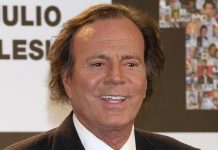 Las extrabajadoras de Julio Iglesias, que lo denunciaron por agresión sexual, presentan una querella contra él en la Audiencia Nacional