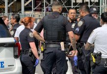 La policía de Nueva York mató a tiros a un hombre armado con un cuchillo en el puente de Brooklyn