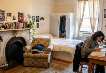 Cada vez más jóvenes se van más tarde de la casa de sus padres: las razones detrás del fenómeno