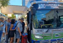 Miami-Dade elimina 12 rutas de autobús y recorta horarios nocturnos en el presupuesto aprobado en primera votación