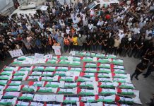 Celebrado en Gaza un funeral por cien muertos cuyos restos fueron recuperados de entre los escombros
