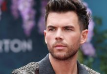Luke Newton, actor de “Bridgerton”, alzó la voz contra el odio hacia su pareja tras denuncia por acoso de fans