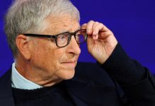 Bill Gates proyecta un futuro con IA accesible para todos pero advierte sobre los peligros del cambio tecnológico
