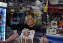 Para estos venezolanos que viven en EE.UU., los terremotos de junio todavía repercuten en su vida diaria.