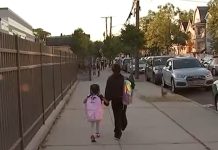 Estudiantes de Newark regresaron a las aulas con restricciones para el uso de teléfonos y medidas disciplinarias