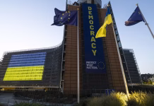Bruselas desembolsa 2.900 millones para cubrir necesidades financieras de Ucrania y mantener su administración