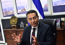 Ministro de Hacienda de El Salvador: “Estamos reorientando recursos que antes iban para temas como armamento y municiones para la Educación”