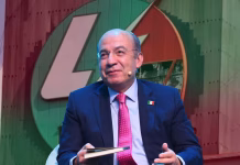 Felipe Calderón recuerda por qué cerró Luz y Fuerza del Centro tras vandalización de su estatua en Los Pinos