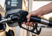 Con precios por litro superiores a Brasil y EEUU, la venta de combustibles cayó 5% desde 2023