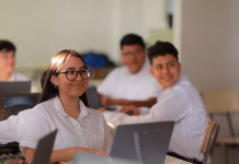 Sindicato de maestros salvadoreños respalda la propuesta de elevar el presupuesto educativo al 8% del PIB en 2027