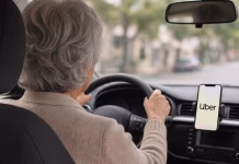 Una jubilada de 84 años trabaja como conductora de Uber para llegar a fin de mes: “Solo trabajo unas horas al día y paro en cuanto me siento cansada”