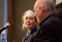 Princeton la elogió por el Nobel, pero le negó una titularidad: la historia de Anne Carson con una de las universidades más prestigiosas del mundo