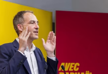 Raphaël Glucksmann gana de forma aplastante las primarias presidenciales socialistas en Francia