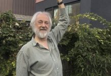 Un cable Rogers no deseado colgó sobre el jardín de este hombre de Toronto durante 13 años. Quitarlo fue un suplicio