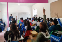 Alumnos de preparatoria en Tepotzotlán estudian en espacios de una iglesia por falta de plantel: denuncian hacinamiento