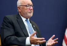 Estados Unidos está atento a la «interferencia» canadiense en las elecciones intermedias, dice Hoekstra