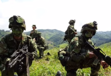 Fuego amigo en el Ejército: dos soldados resultaron heridos luego de que sus compañeros los confundieran como integrantes del Clan del Golfo