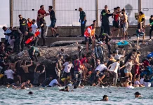 El CNI acusa a Marruecos de ser «absolutamente conocedor de la entrada irregular» en Ceuta