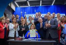 La gobernadora de Puerto Rico firma una petición para que EEUU admita a la isla como su estado 51