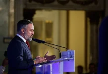 Abascal asegura que actuará «con altura de miras» tras el acuerdo de la izquierda para concurrir en coalición al Senado