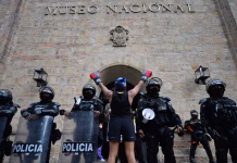 Censura en Colombia: el gobierno retiró obras LGBT y del proceso de paz del Museo Nacional y encendió una protesta histórica