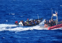 Repatriaron a más de 60 dominicanos tras interceptarlos en aguas de Puerto Rico