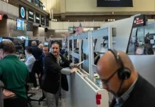Las acciones de IA pesan sobre los mercados el jueves mientras el petróleo sube al precio más alto desde mayo