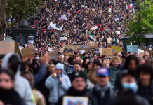 Más de 400.000 manifestantes salen a protestar en Francia en una jornada con menos disturbios