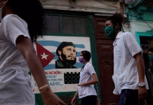 En Cuba, el adoctrinamiento político pesa más que la Farmacología en la carrera de Medicina