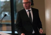 Lorne Doerkson y Mark Carney acuerdan impulsar la economía de Columbia Británica