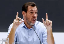 Puente puso su cargo a disposición de Sánchez, que respalda su continuidad: «Si creyera que perjudico al proyecto, habría dado un paso al lado»