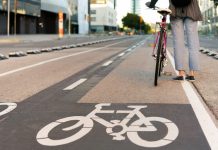 Ciclistas de Toronto protestan por la eliminación de carriles bici en Queen’s Park en Ontario